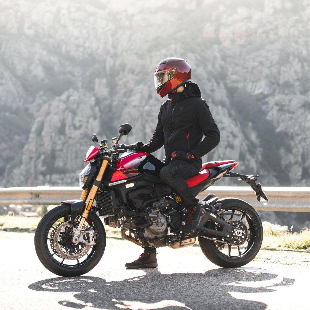 Discover-Premium-AGV-Motorcycle-Helmets-at-Moto-Central - FREE UK Shipping, FREE 365 Day Returns | Moto Central