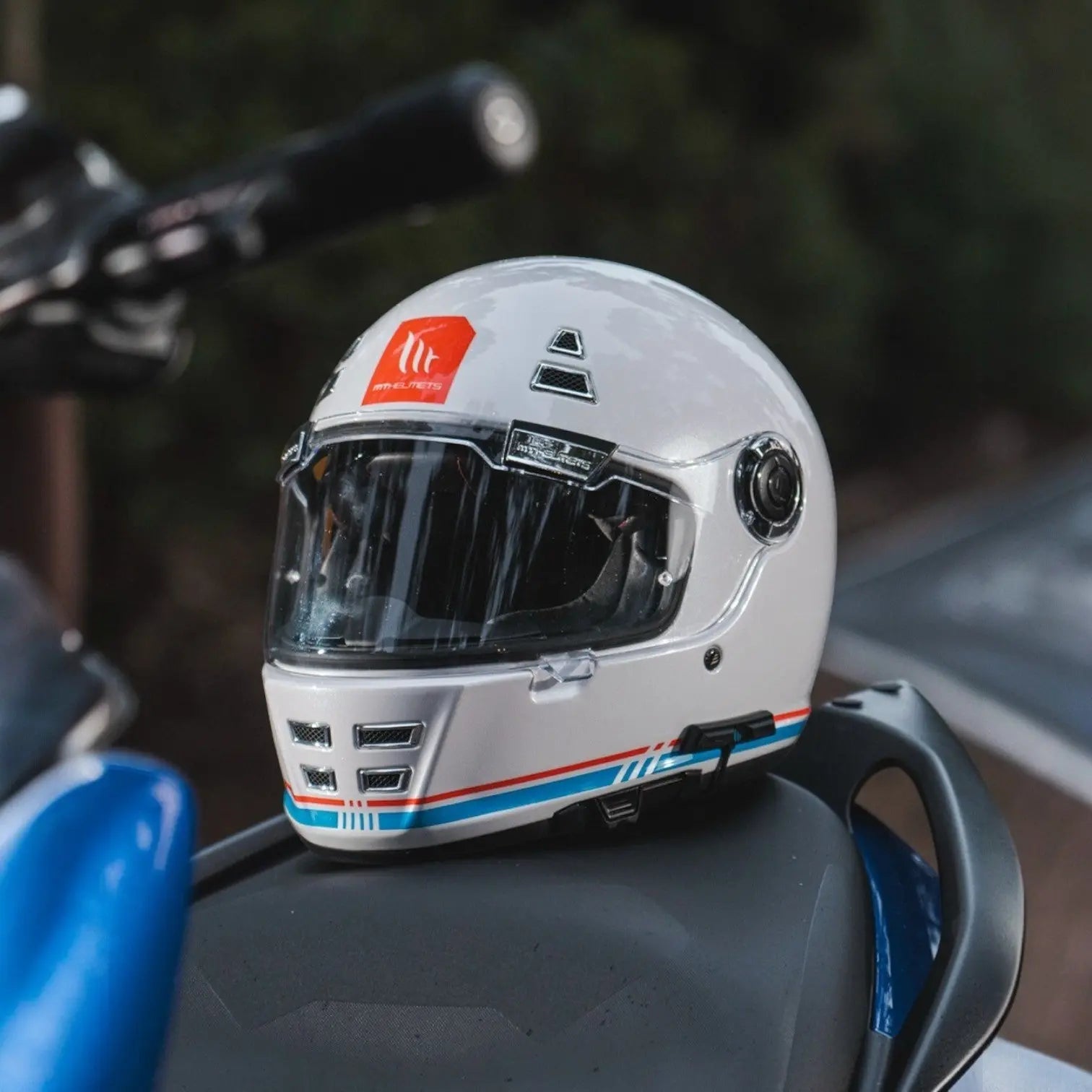 helmet mt KRE+ S Carbon FIM Certified Racing Helmet with Pinlock & Dark Visor BOOST BOX PERFORMANCE MT Jarama SV The
