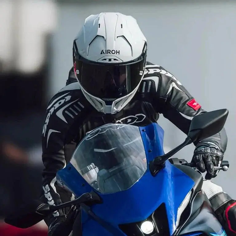 Airoh GP-800 Helmet - Lightweight Carbon Performance for Road and Track - FREE UK Shipping, FREE 365 Day Returns | Moto Central