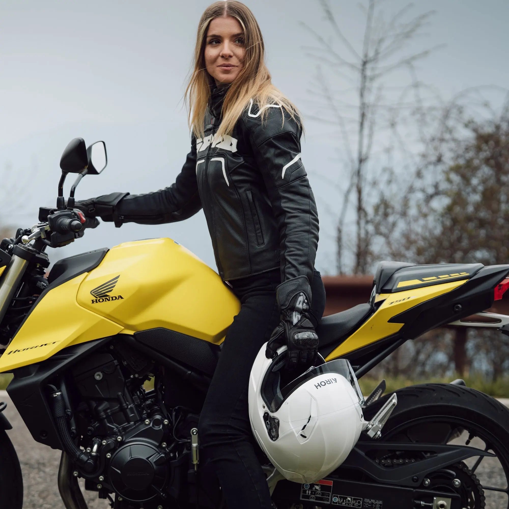 Airoh Connor Helmet- Sharp Design with Everyday Riding Comfort - FREE UK Shipping, FREE 365 Day Returns | Moto Central