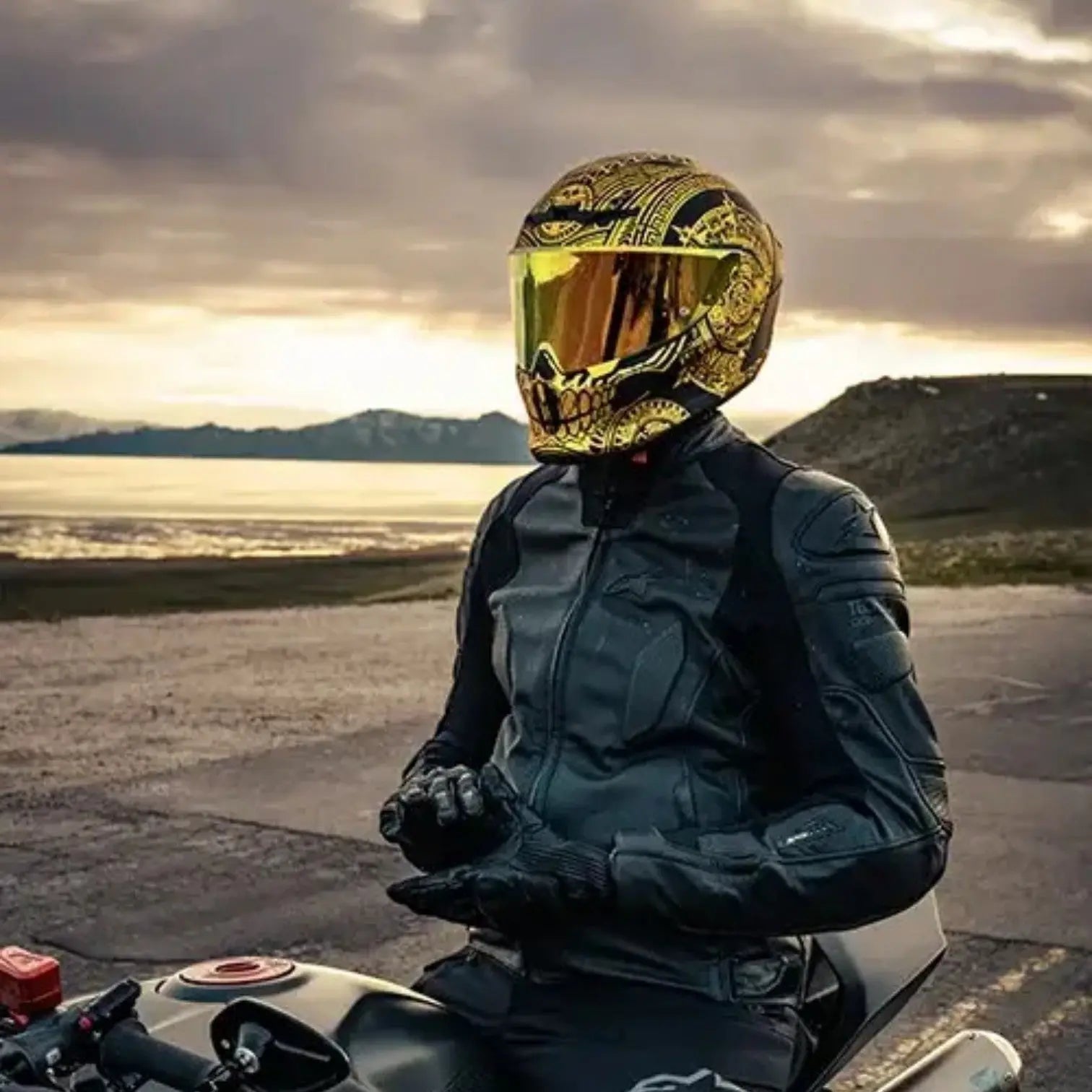 Ruroc-EOX-Helmet-Cutting-Edge-Tech-You-Can-Now-Try-In-Store-at-MotoCentral - FREE UK Shipping, FREE 365 Day Returns | Moto Central
