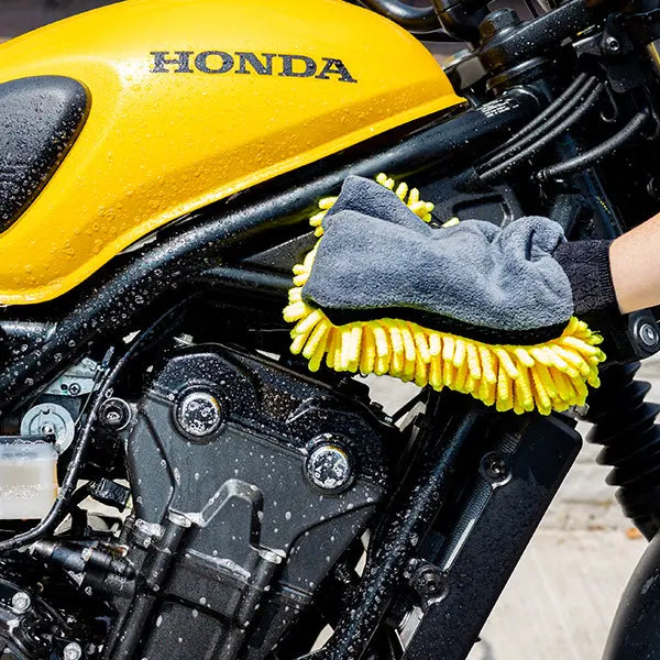 Riderr Luxury Wash Mitt Yellow FREE UK Delivery, FREE 365 Day Returns | Moto Central