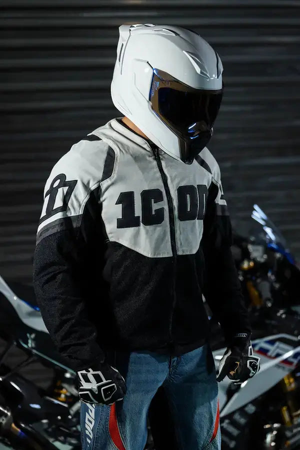 Icon Ultraflite MIPS Gloss White - FREE UK Shipping, FREE 365 Day Returns | Moto Central