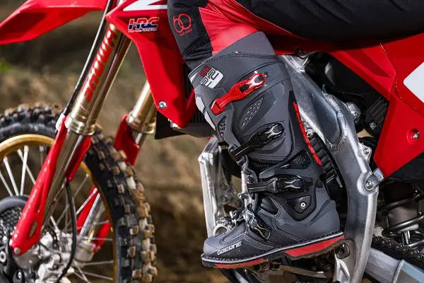 Gaerne SG.22 MX Boots Anthracite / Black / Red - FREE UK Shipping, FREE 365 Day Returns | Moto Central