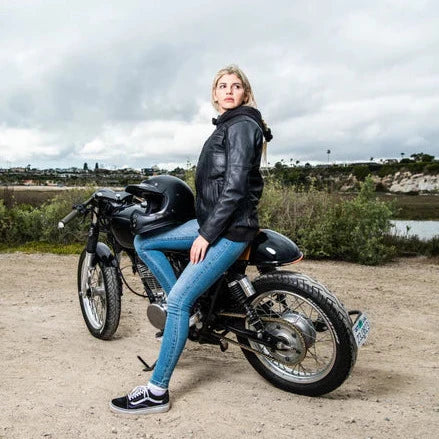 HJC V60 Full Face Helmet Matt Black - FREE UK Shipping, FREE 365 Day Returns | Moto Central