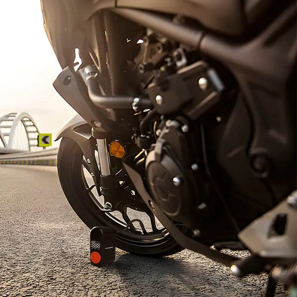 Interphone Air Compressor - 3000Mah FREE UK Delivery, FREE 365 Day Returns | Moto Central