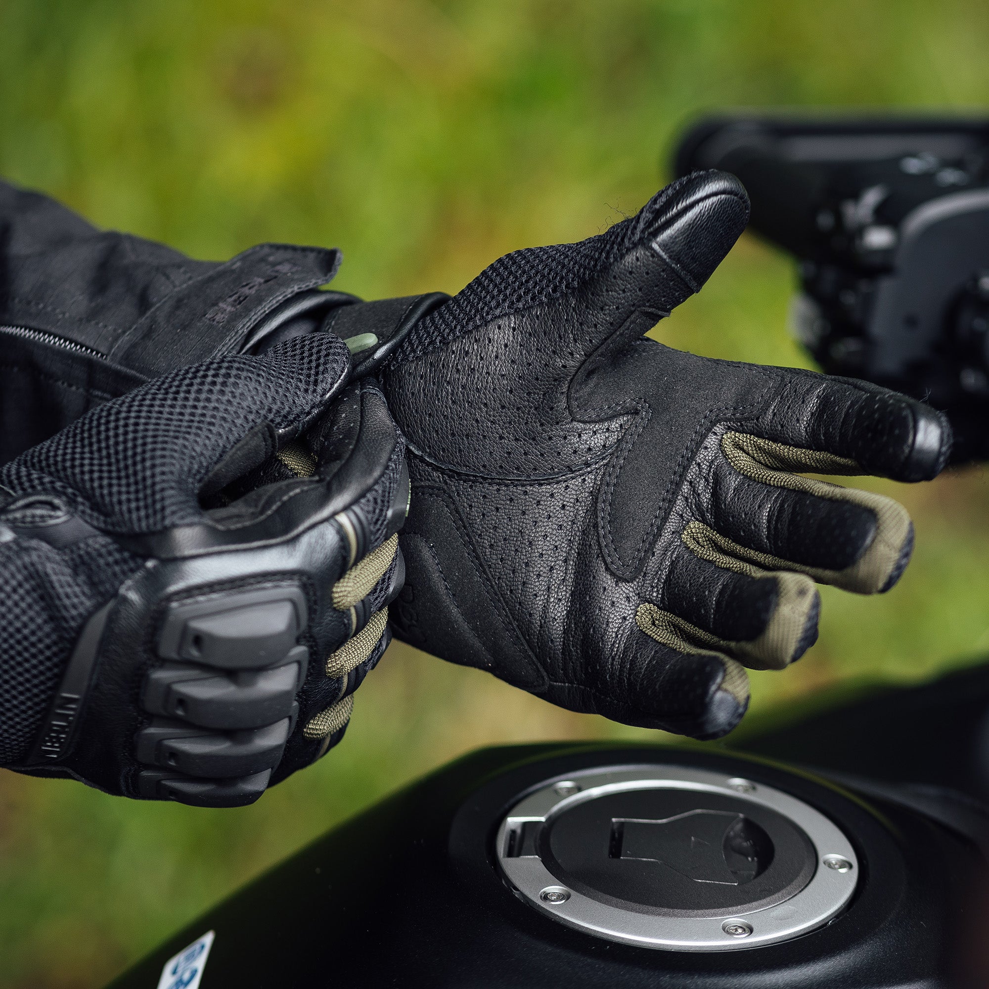 Merlin Jura Air D3O Gloves Black / Dark Green FREE UK Delivery, FREE 365 Day Returns | Moto Central