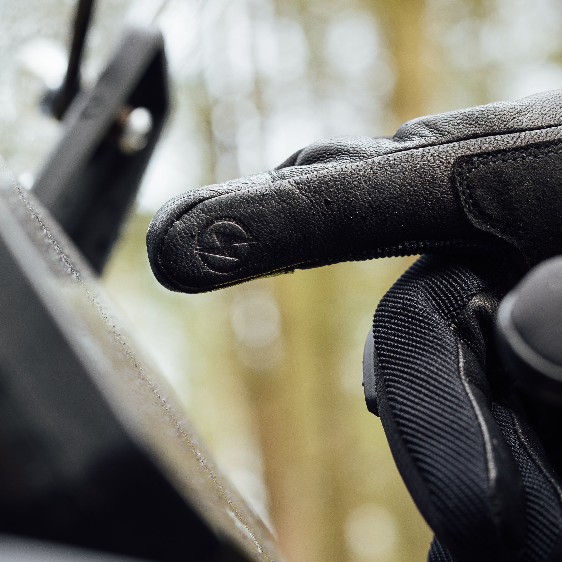 Merlin Jura Hydro D3O Gloves Black FREE UK Delivery, FREE 365 Day Returns | Moto Central