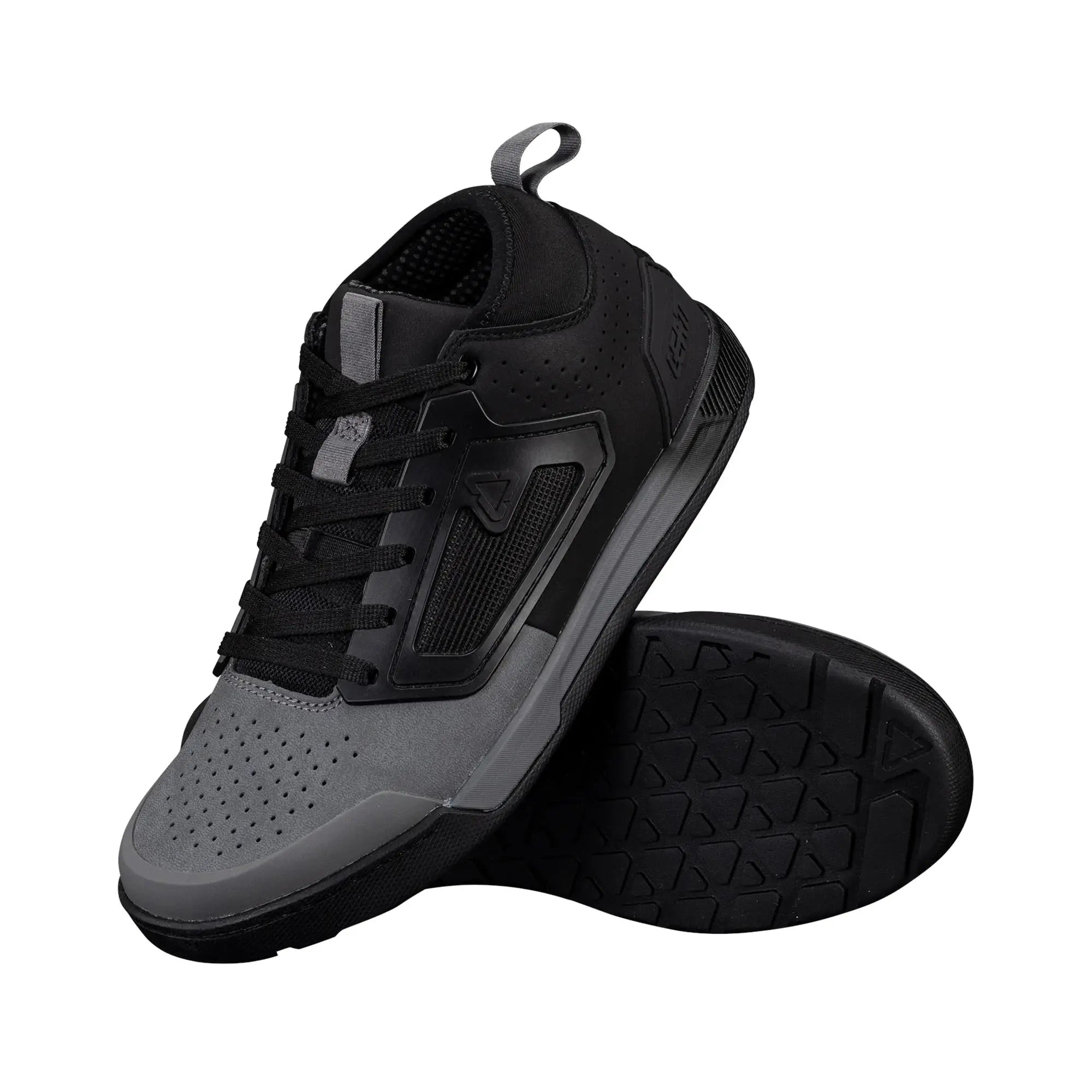 Leatt Flat 3.0 Shoes Stealth - FREE UK Shipping, FREE 365 Day Returns | Moto Central