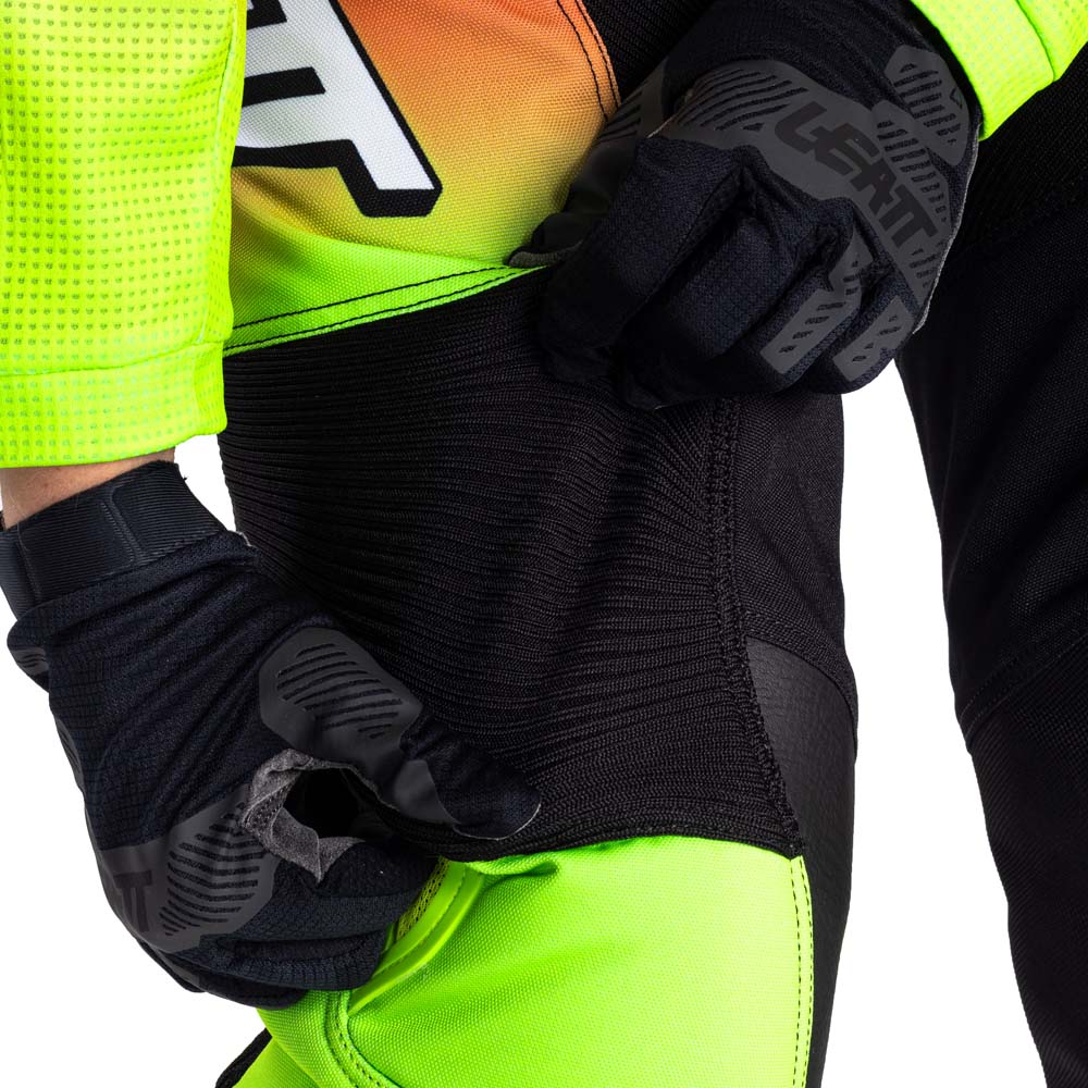 Leatt 3.5 Mini Kids Ride Kit Retro Pink - FREE UK Delivery, FREE 365 Day Returns | Moto Central