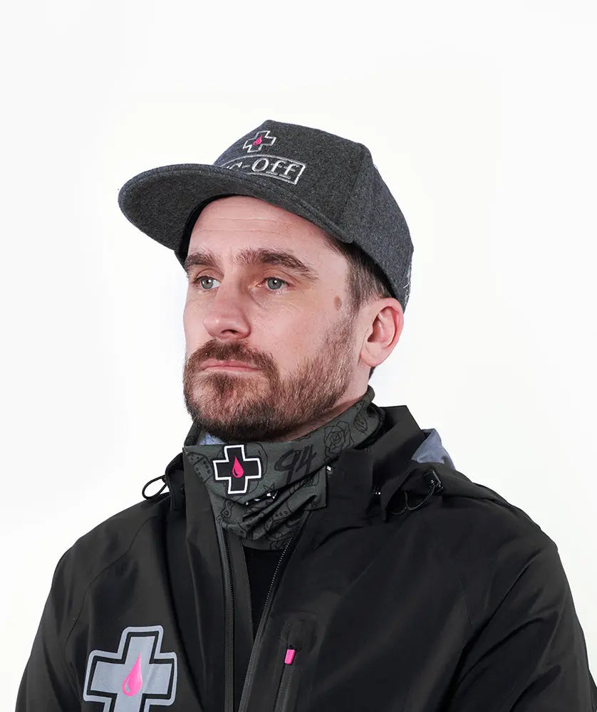 Muc-Off Lightweight Neck Gaiter Punk Green - FREE UK Shipping, FREE 365 Day Returns | Moto Central