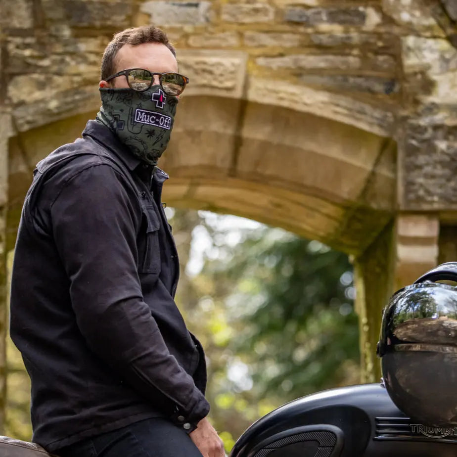 Muc-Off Lightweight Neck Gaiter Punk Green - FREE UK Shipping, FREE 365 Day Returns | Moto Central