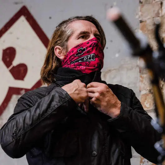 Muc-Off Winter Neck Gaiter Punk Pink - FREE UK Shipping, FREE 365 Day Returns | Moto Central
