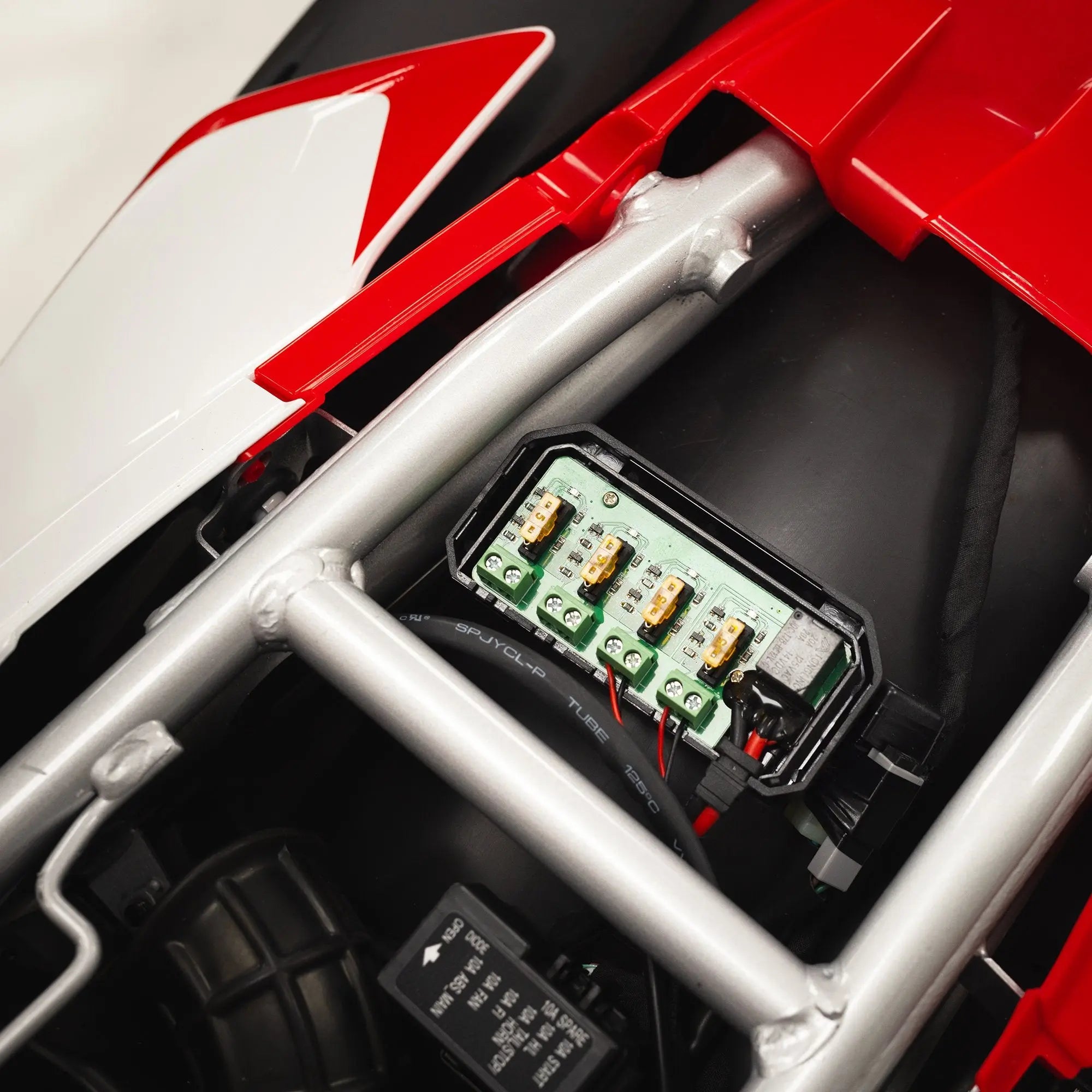 Oxford Junction Box -12V With Fused Power Outlets - FREE UK Shipping, FREE 365 Day Returns | Moto Central