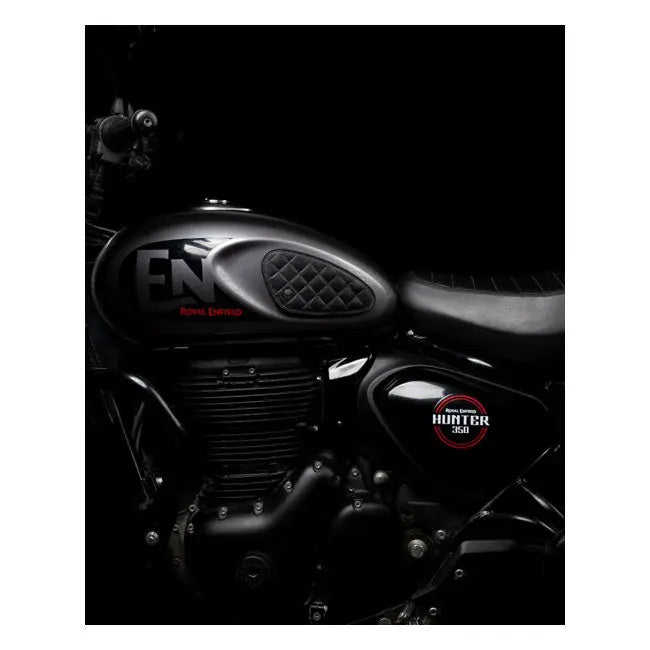 Trip Machine Diamond Leather Gas Tank Pad Set Black - FREE UK Shipping, FREE 365 Day Returns | Moto Central