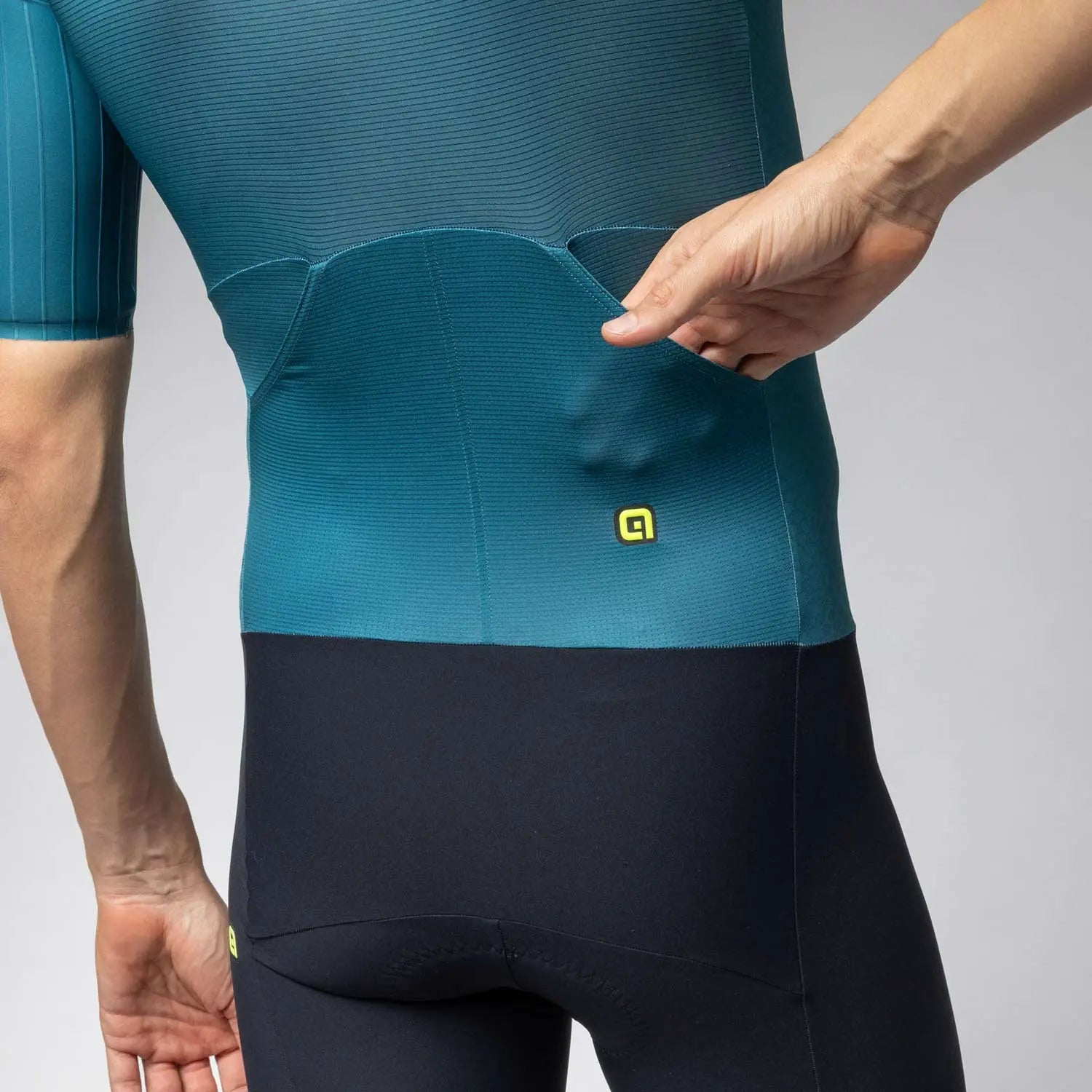 Ale Clothing Eagle Short Sleeves Tri Suit Green - FREE UK Shipping, FREE 365 Day Returns | Moto Central