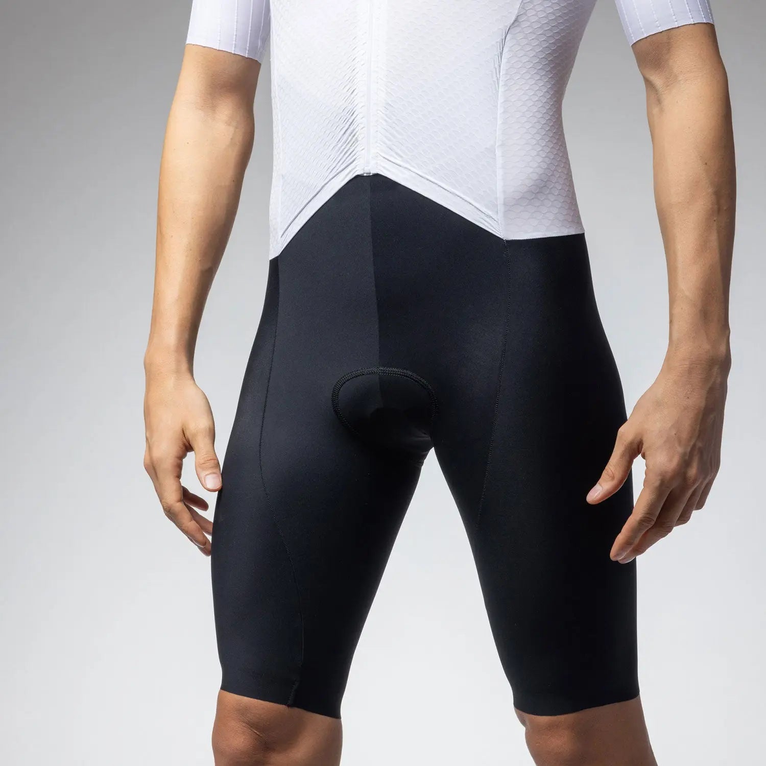 Ale Clothing Eagle Short Sleeves Tri Suit White - FREE UK Shipping, FREE 365 Day Returns | Moto Central