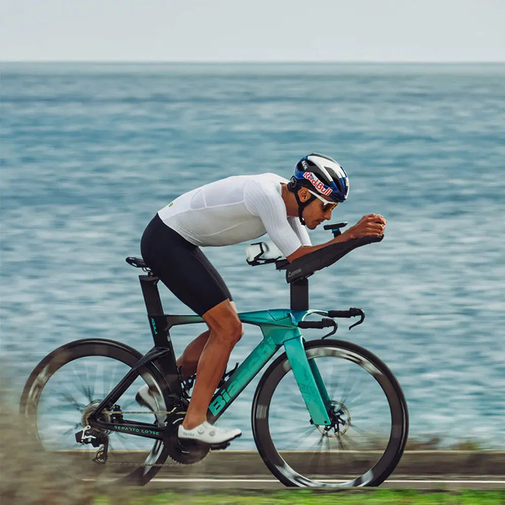 Ale Clothing Eagle Short Sleeves Tri Suit White - FREE UK Shipping, FREE 365 Day Returns | Moto Central
