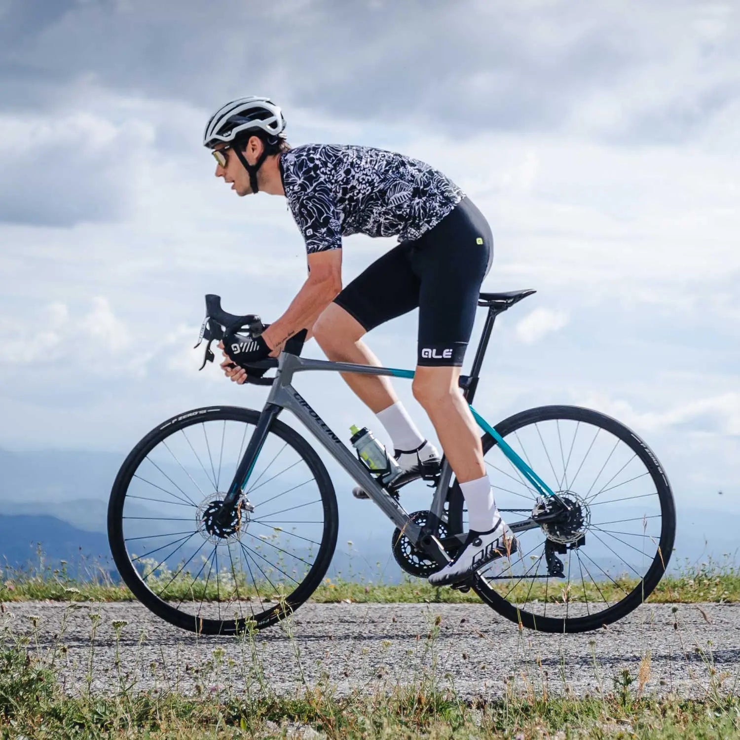 Ale Clothing Corsa 2.0 Pragma Bib Shorts White - FREE UK Shipping, FREE 365 Day Returns | Moto Central