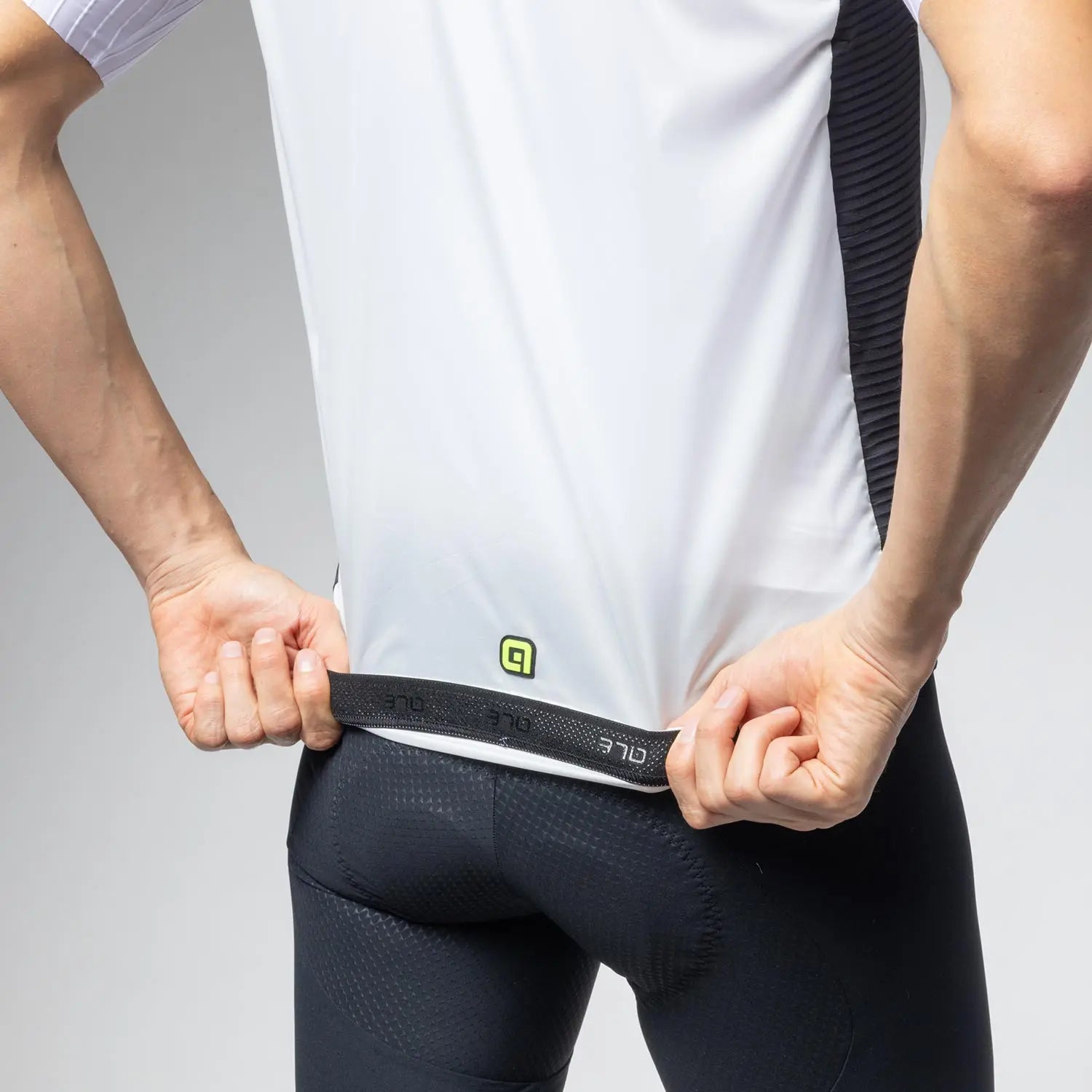 Ale Clothing Light Pack 2.0 Gilet White - FREE UK Shipping, FREE 365 Day Returns | Moto Central