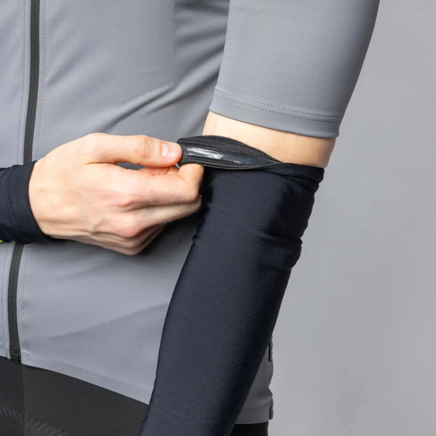 Ale Clothing Termico Arm Warmers Black - FREE UK Shipping, FREE 365 Day Returns | Moto Central