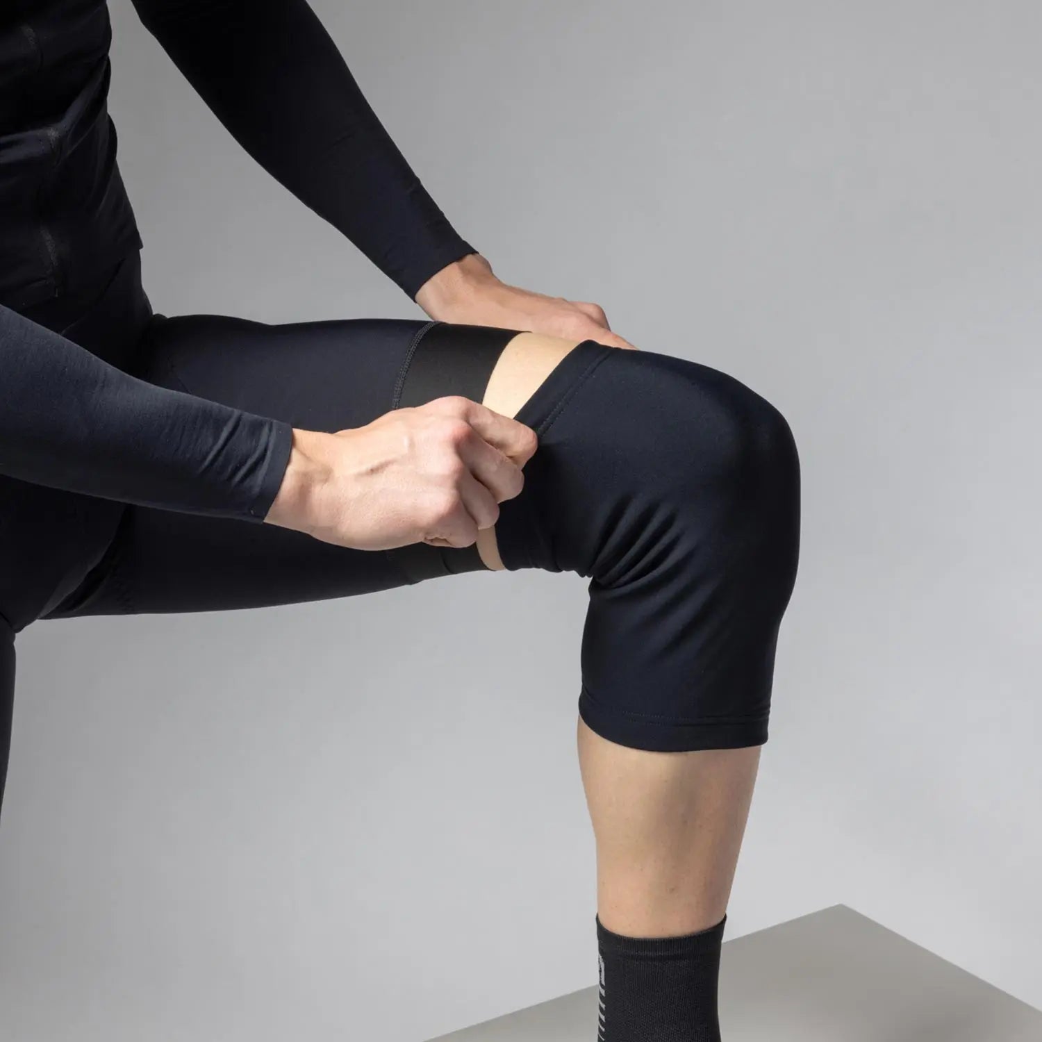 Ale Clothing Termico Leg Warmers Black - FREE UK Shipping, FREE 365 Day Returns | Moto Central