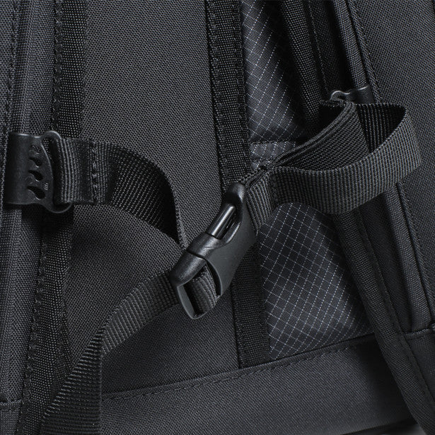 Dainese D Throttle Backpack Stealth Black - 27.9 Litres, strap fastening detail