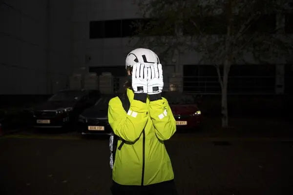 HUMP Ultra Reflective Waterproof Gloves Reflective Silver - FREE UK Shipping, FREE 365 Day Returns | Moto Central
