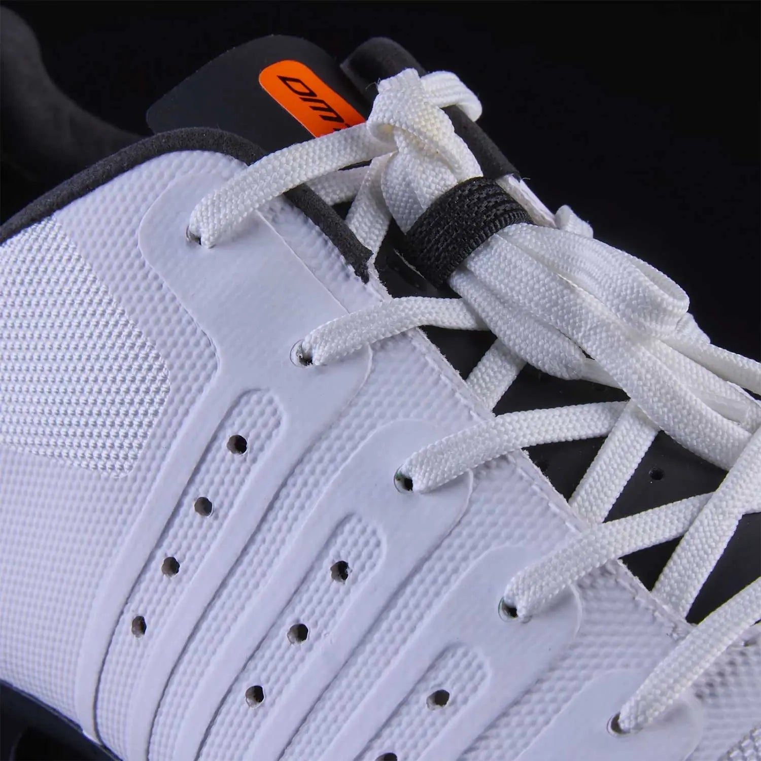 DMT KM4 PJ Gravel/XC Shoes White / Black - FREE UK Shipping, FREE 365 Day Returns | Moto Central