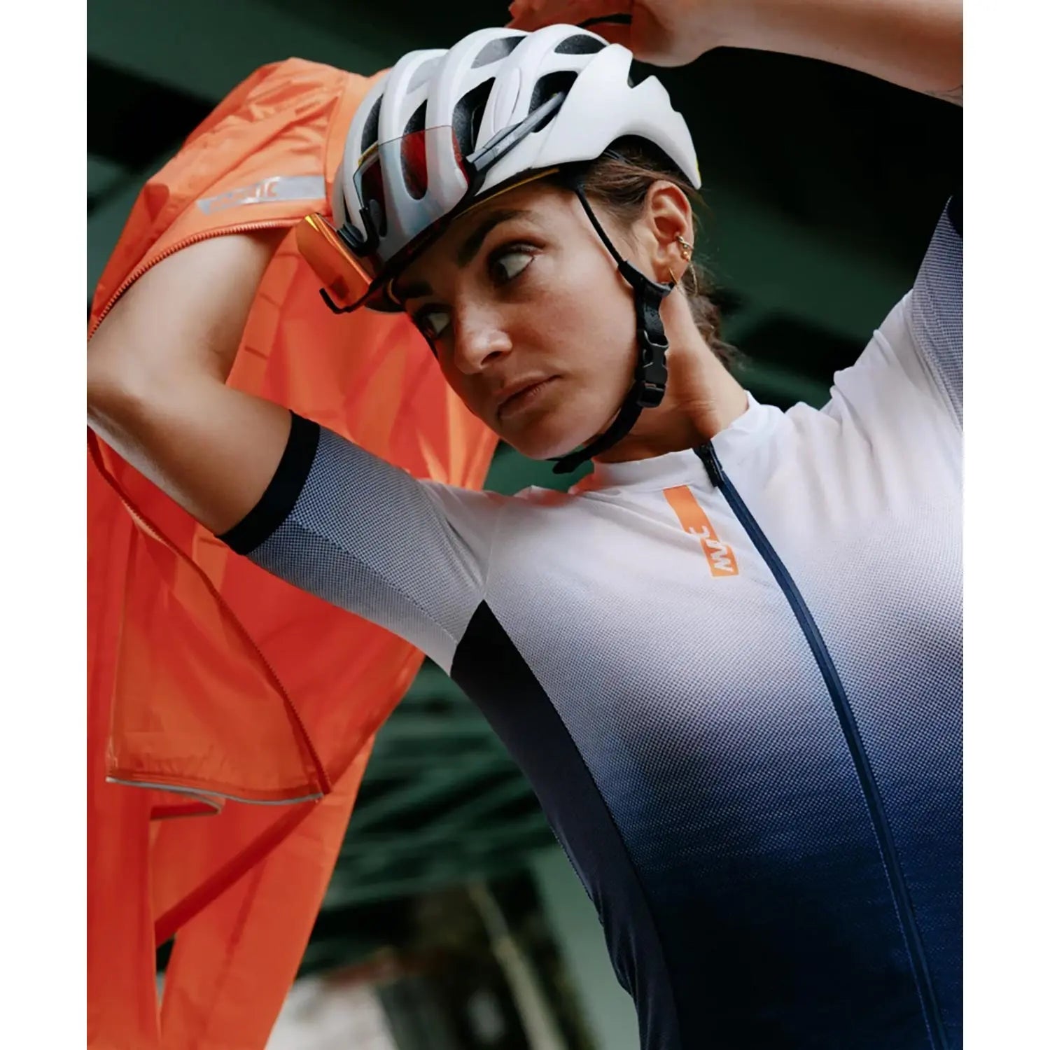 Mavic Essential Graphic Ladies Short Sleeves Jersey Deep Blue / White - FREE UK Shipping, FREE 365 Day Returns | Moto Central