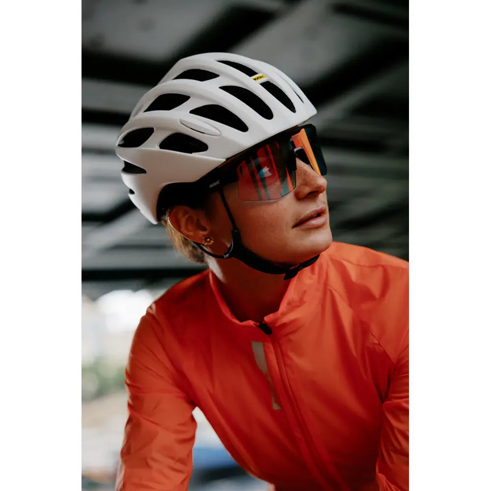 Mavic Aksium Elite Helmet White / Black - FREE UK Shipping, FREE 365 Day Returns | Moto Central