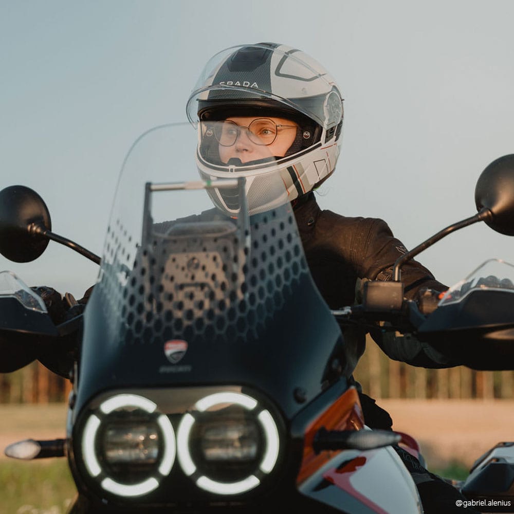 Spada Orion 2 Element White / Grey / Red FREE UK Delivery, FREE 365 Day Returns | Moto Central