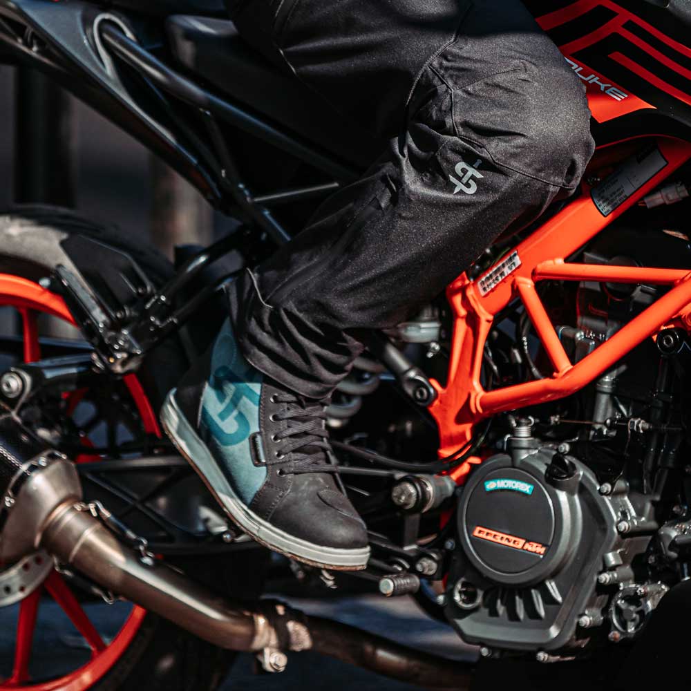 Spada Strider Pro Waterproof CE Boots Coral / Black FREE UK Delivery, FREE 365 Day Returns | Moto Central
