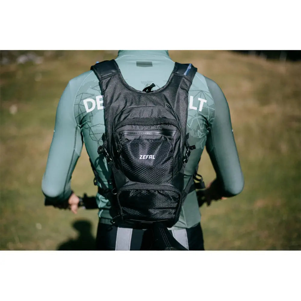 Zefal Z Hydro XC Water Bag Black - 2 L - FREE UK Shipping, FREE 365 Day Returns | Moto Central