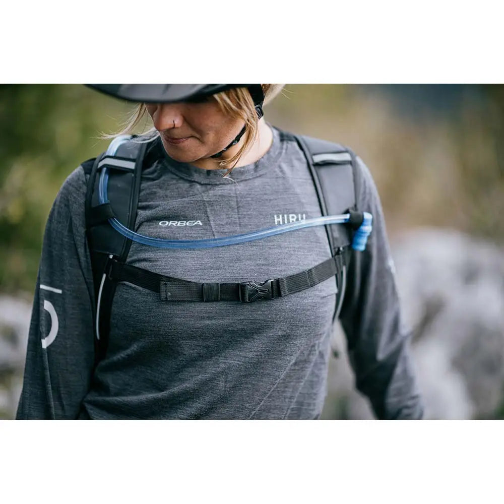 Zefal Z Hydro Enduro Black - 9 L With 3 L Water Bladder - FREE UK Shipping, FREE 365 Day Returns | Moto Central