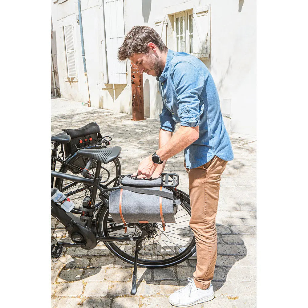 Zefal Urban Messenger / Pannier Bag - 11 L - FREE UK Shipping, FREE 365 Day Returns | Moto Central