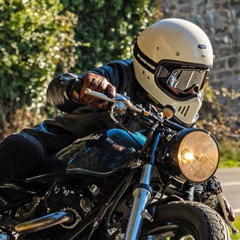 Shoei-Ex-Zero-Retro-Helmet-Design-with-Modern-Accents - FREE UK Shipping, FREE 365 Day Returns | Moto Central