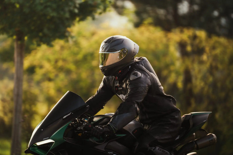 Scorpion Exo-Race Helmet - Pure Track-Focused Performance for Serious Sports Riders - FREE UK Shipping, FREE 365 Day Returns | Moto Central