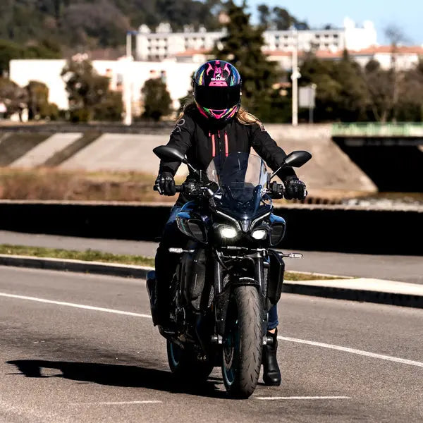 Shark Aeron Fawn Carbon Racing Helmet - Track Precision Meets Lightweight Performance - FREE UK Shipping, FREE 365 Day Returns | Moto Central