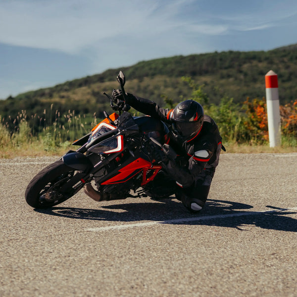 Shark Spartan RS Fibre Helmet Review: Race-Inspired Performance with Everyday Touring Versatility - FREE UK Shipping, FREE 365 Day Returns | Moto Central