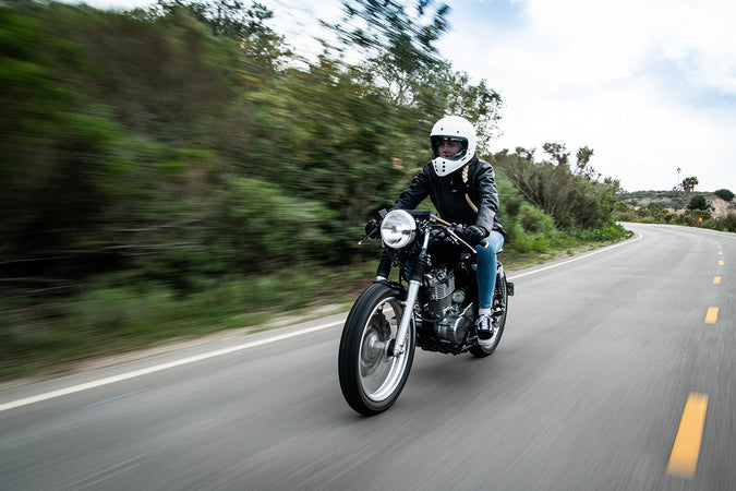 HJC V60 Helmet Review: Vintage Full-Face Style with Modern Features - FREE UK Shipping, FREE 365 Day Returns | Moto Central
