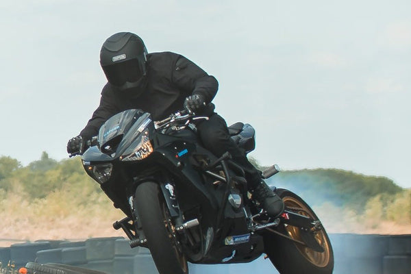 Simpson Venom Helmet Review: ECE 22.06 Protection with Iconic Simpson Style - FREE UK Shipping, FREE 365 Day Returns | Moto Central