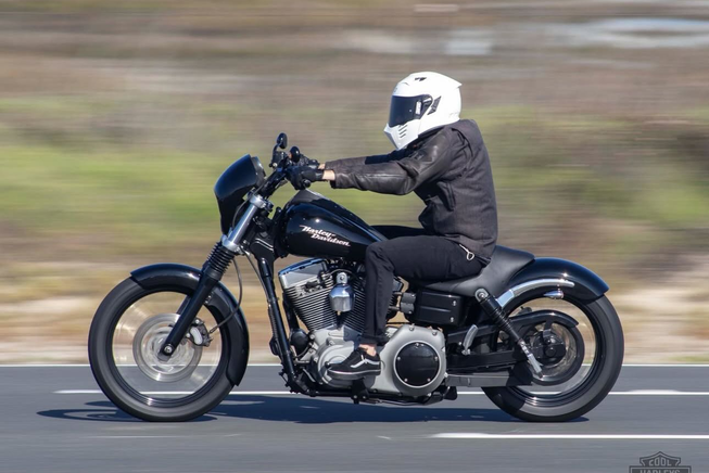 Simpson Darksome Helmet Review: Iconic Flip-Up Style with Modern Features - FREE UK Shipping, FREE 365 Day Returns | Moto Central