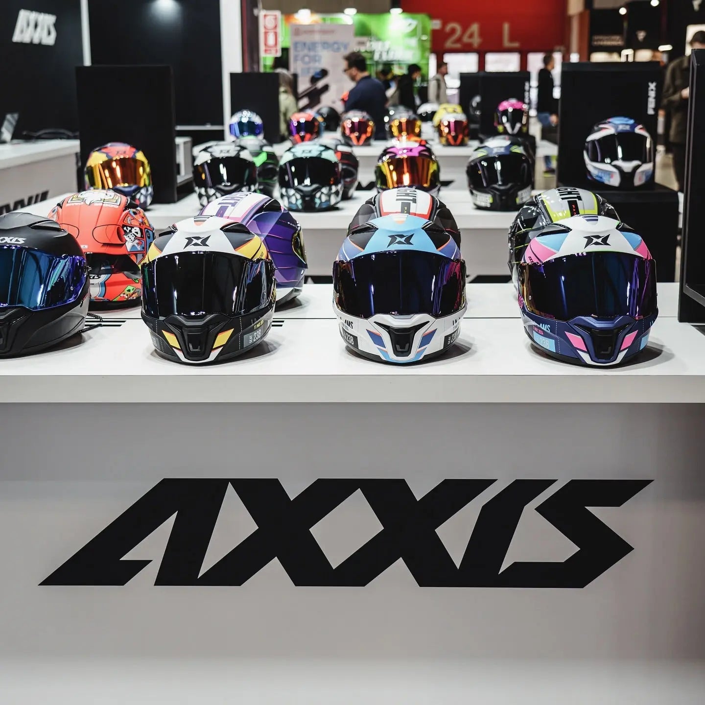 Axxis-Helmets-Dynamic-Design-Meets-Practical-Safety - FREE UK Shipping, FREE 365 Day Returns | Moto Central