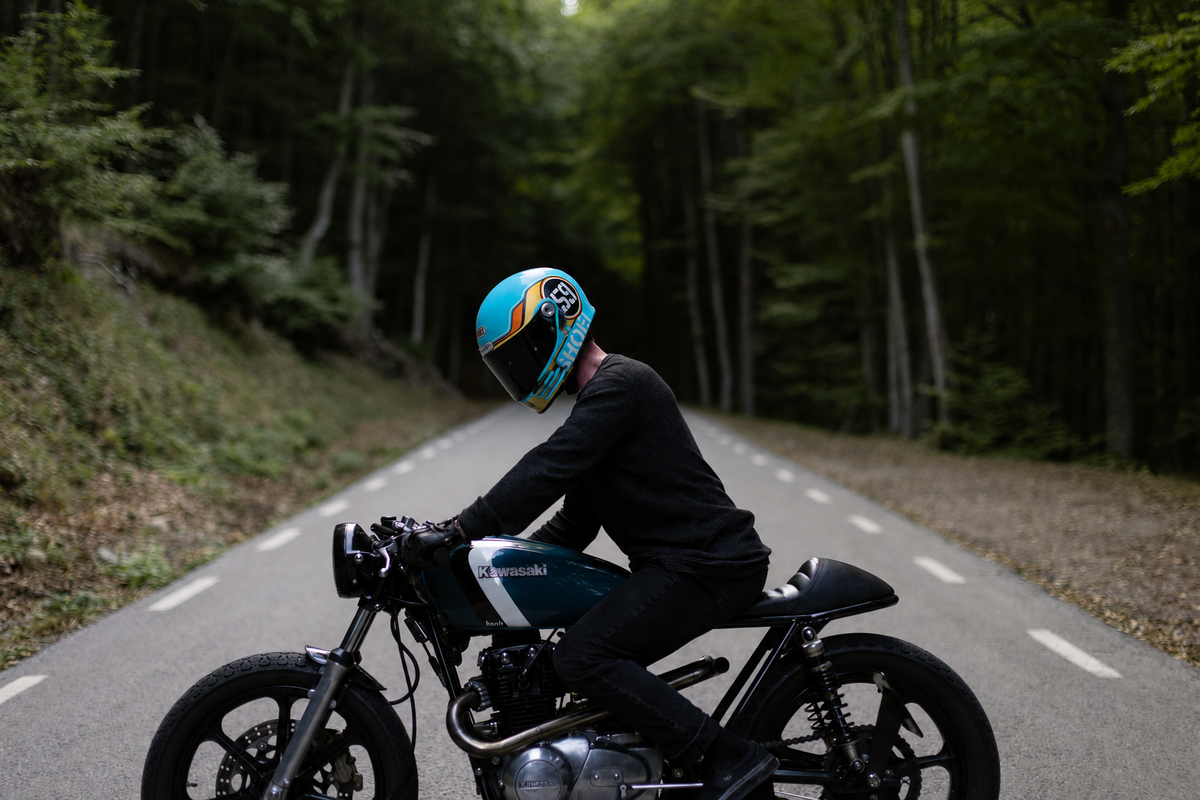 Meet the Shoei Glamster 06 Canyon Runner: Retro Style in Two New Looks - FREE UK Shipping, FREE 365 Day Returns | Moto Central