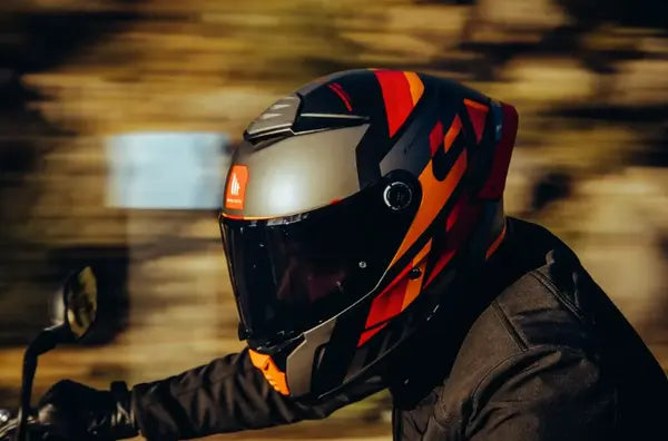 MT Thunder 4 R Helmet Review: Budget Sport-Touring Performance With ECE 22.06 Safety - FREE UK Shipping, FREE 365 Day Returns | Moto Central