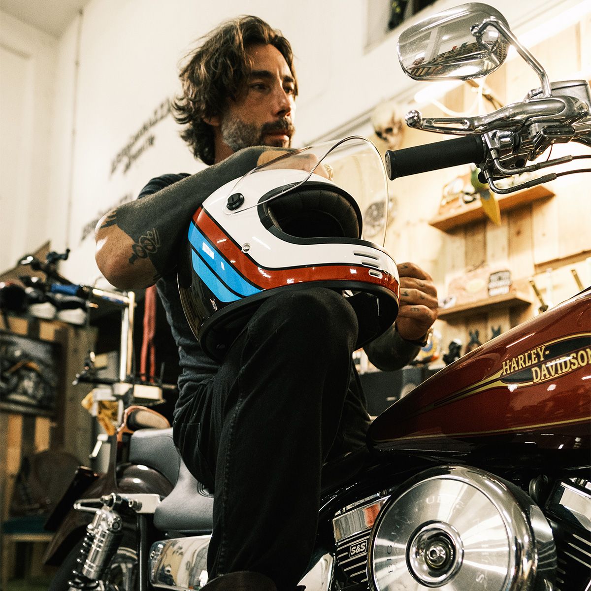 Origine Omega Helmet Review: Retro Styling Meets Modern ECE 22.06 Protection - FREE UK Shipping, FREE 365 Day Returns | Moto Central