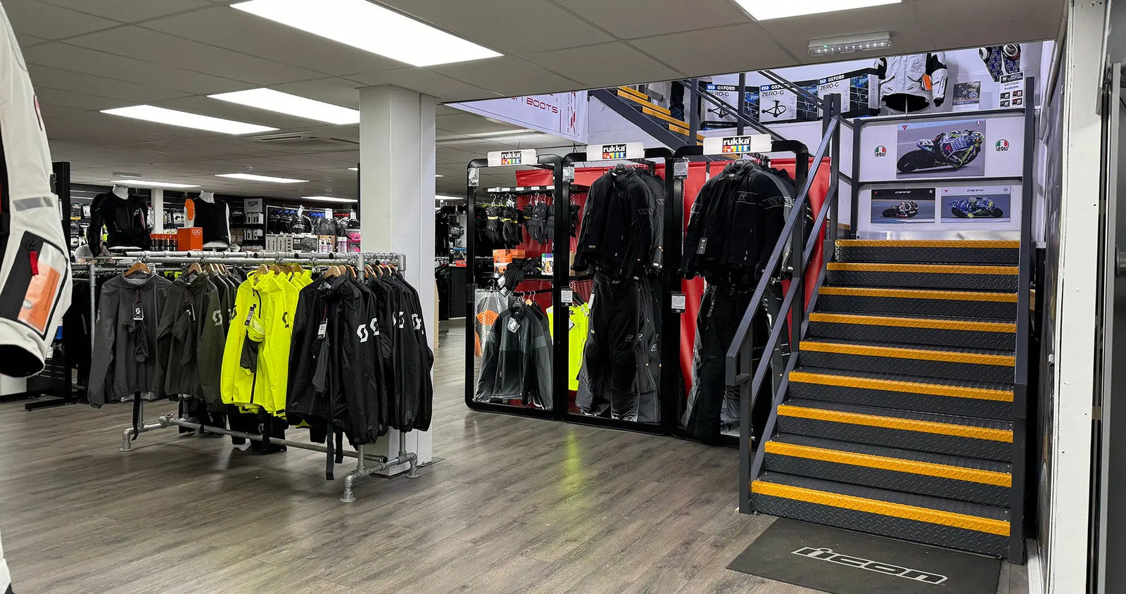 Moto-Central-The-Premier-Motorcycle-Gear-Showroom-Near-Leamington-Spa - FREE UK Shipping, FREE 365 Day Returns | Moto Central