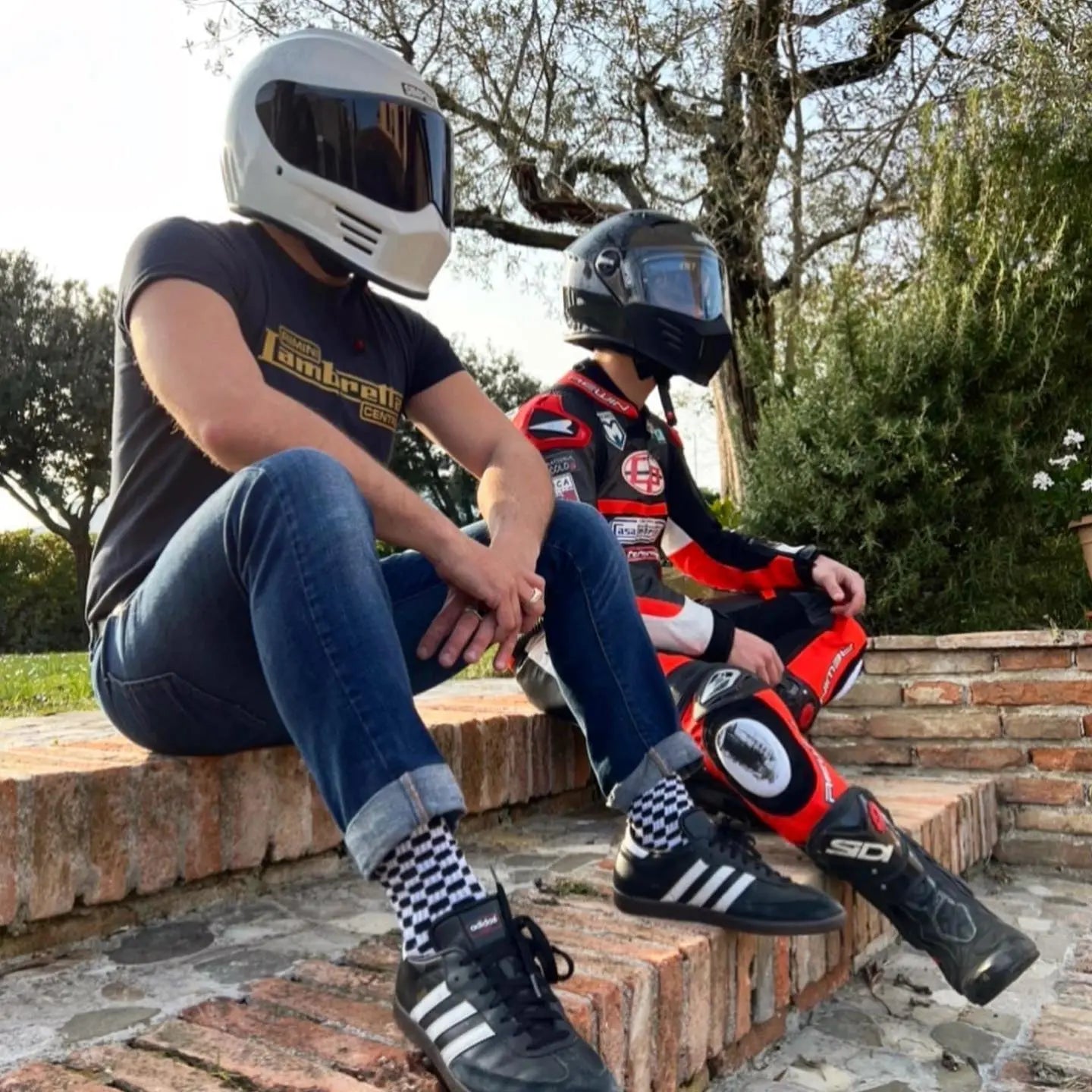 Simpson-The-History-of-Racing-Safety-Turned-Helmet-Icon - FREE UK Shipping, FREE 365 Day Returns | Moto Central