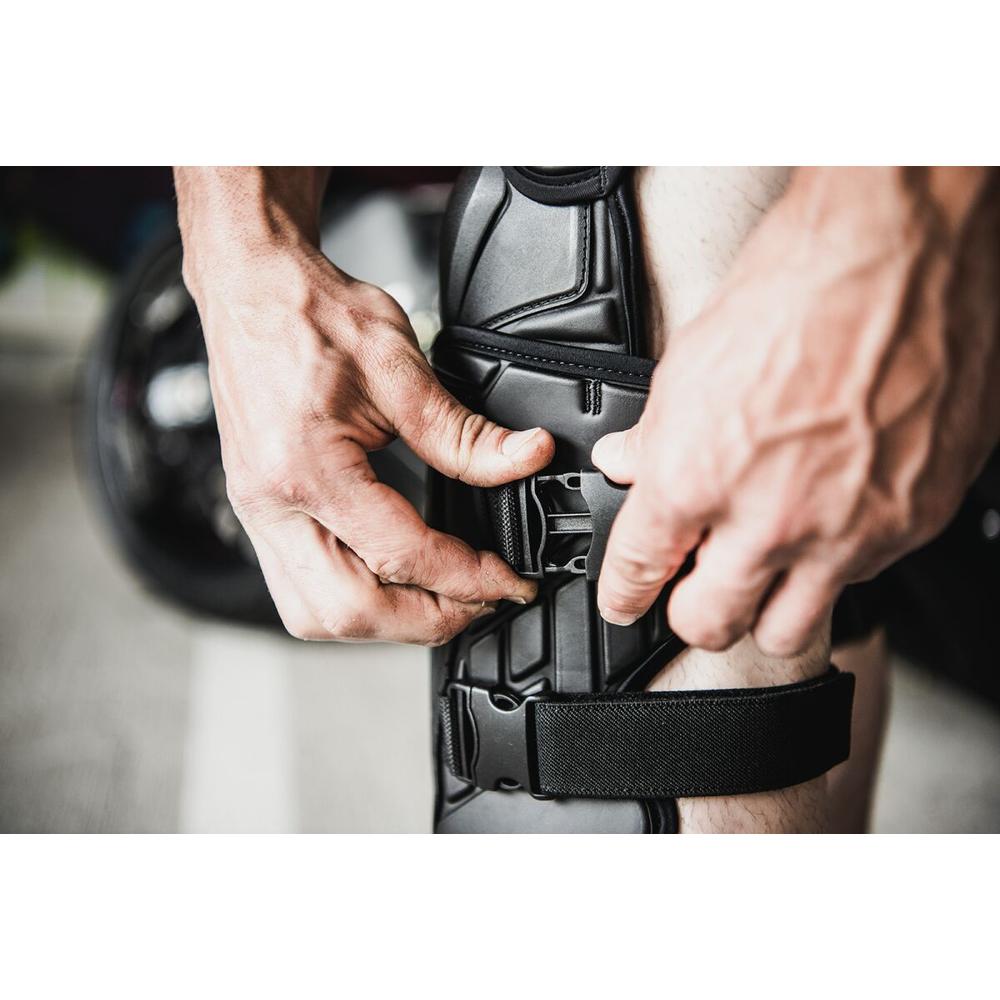 Icon Field Armor 3 Knee Protector Black